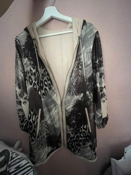 Продавам кожено манто