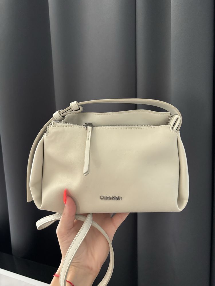 Оригинална чанта Calvin Klein