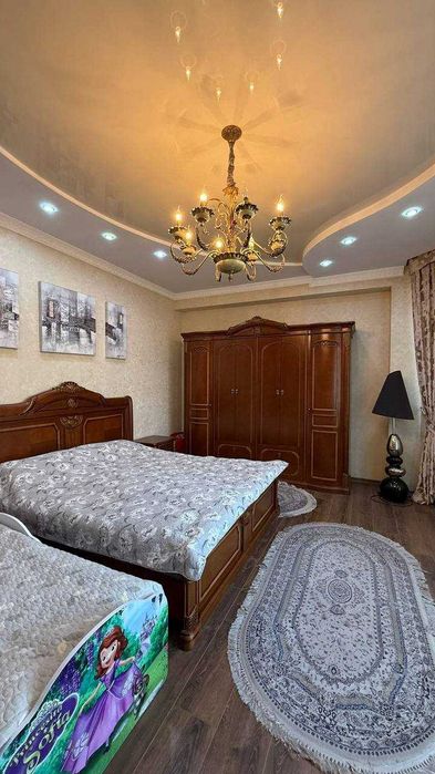 Продам 4-х комнатную(195кв.м) ГАБУС. Алайский рынок.4/6/8