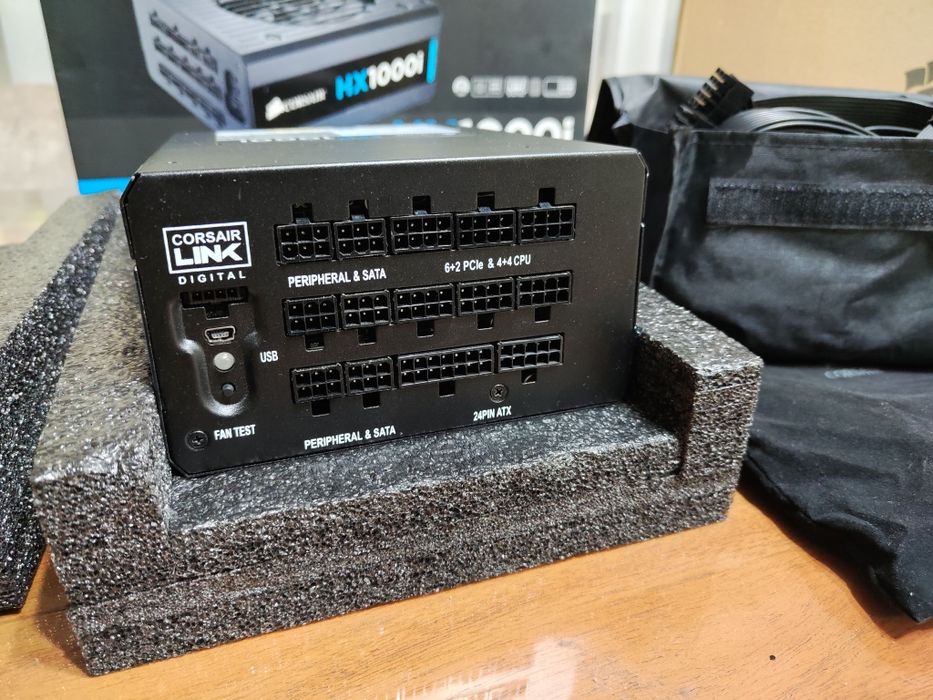 Продавам отлично захранване Corsair HX1000i 1000W 80PLUS Platinum