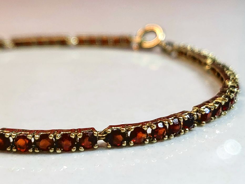 Brățară din aur 8K cu granate naturale – lungime 17 cm, gramaj 4,44 g