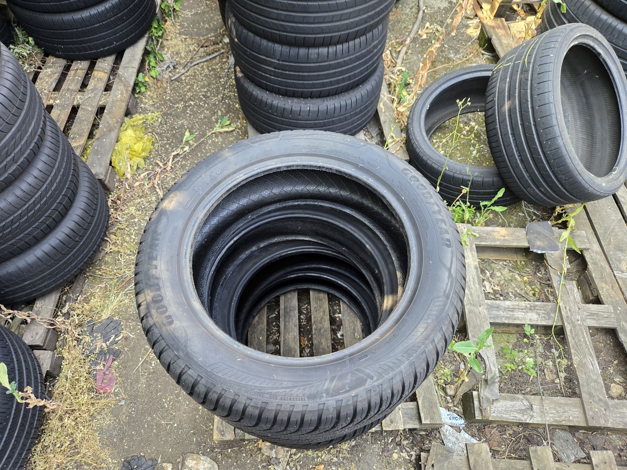 4бр. 225 55 18 Goodyear всесезонни.