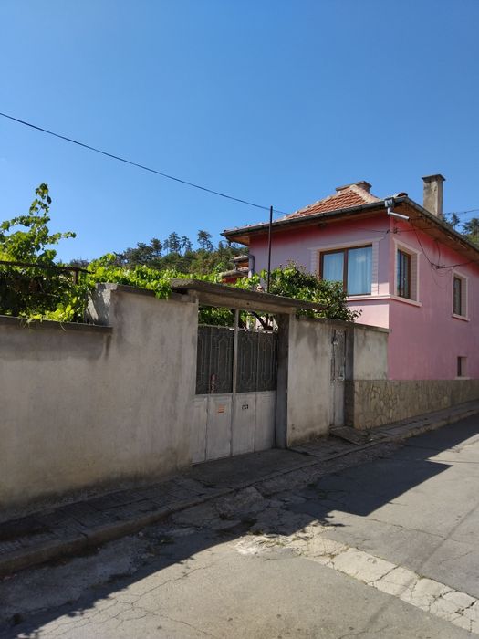 Имот в Мъглиж с двор 540кв.м.