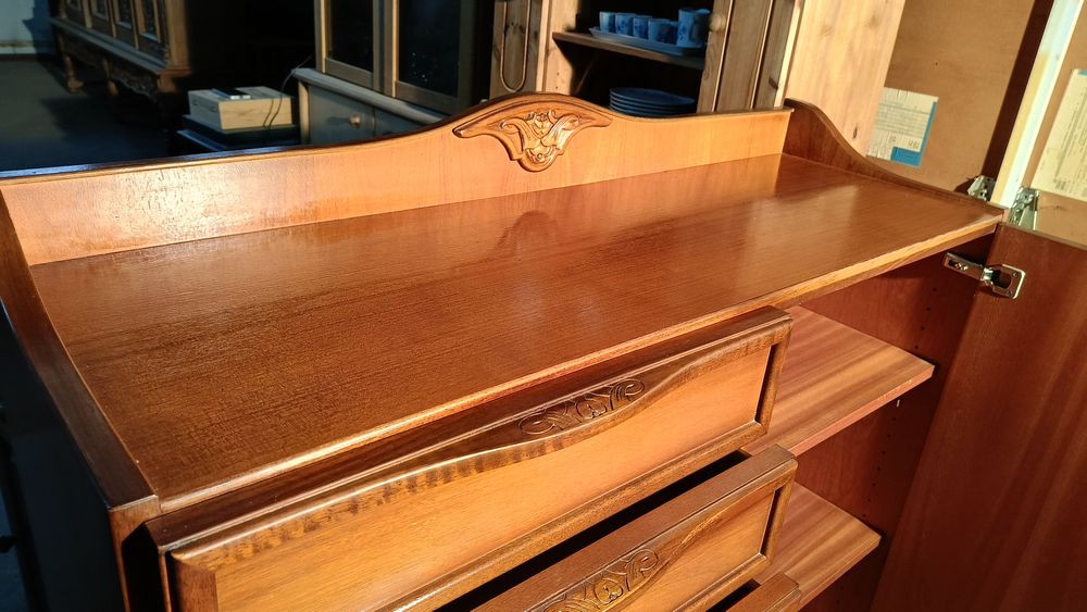 Дървен скрин.    .