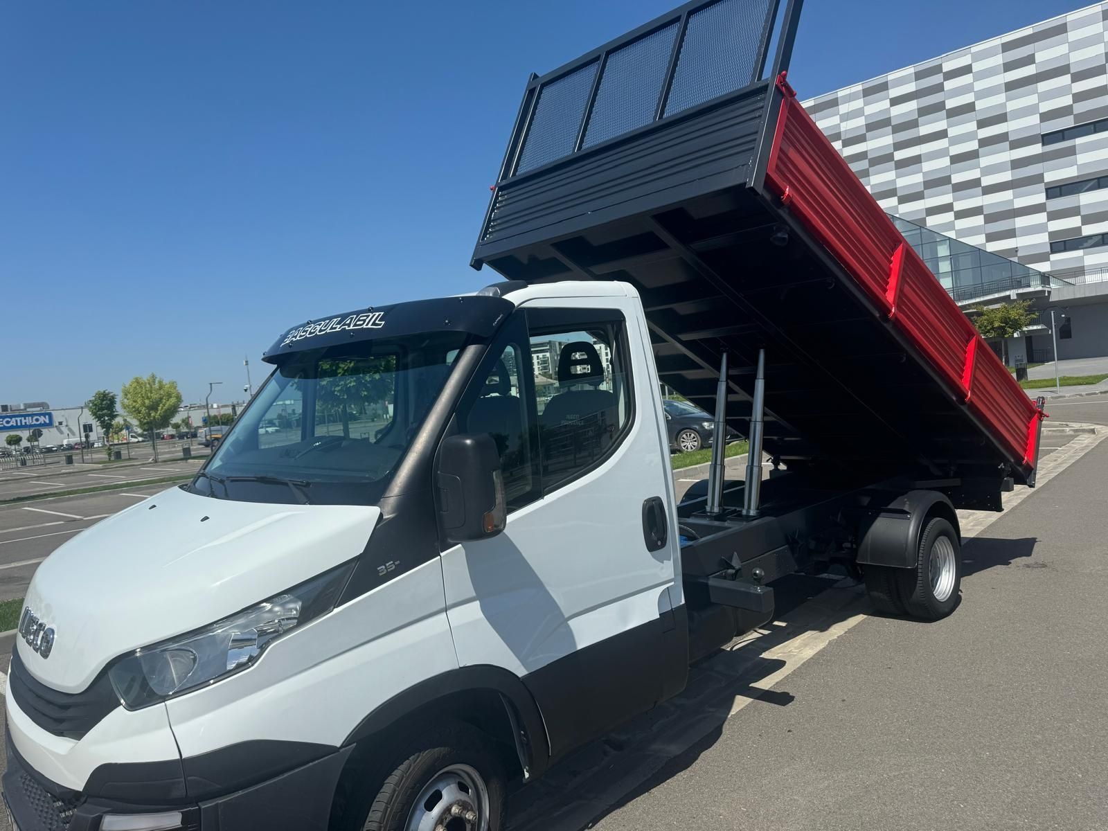 Iveco 35.15 basculabil pe 3 parti