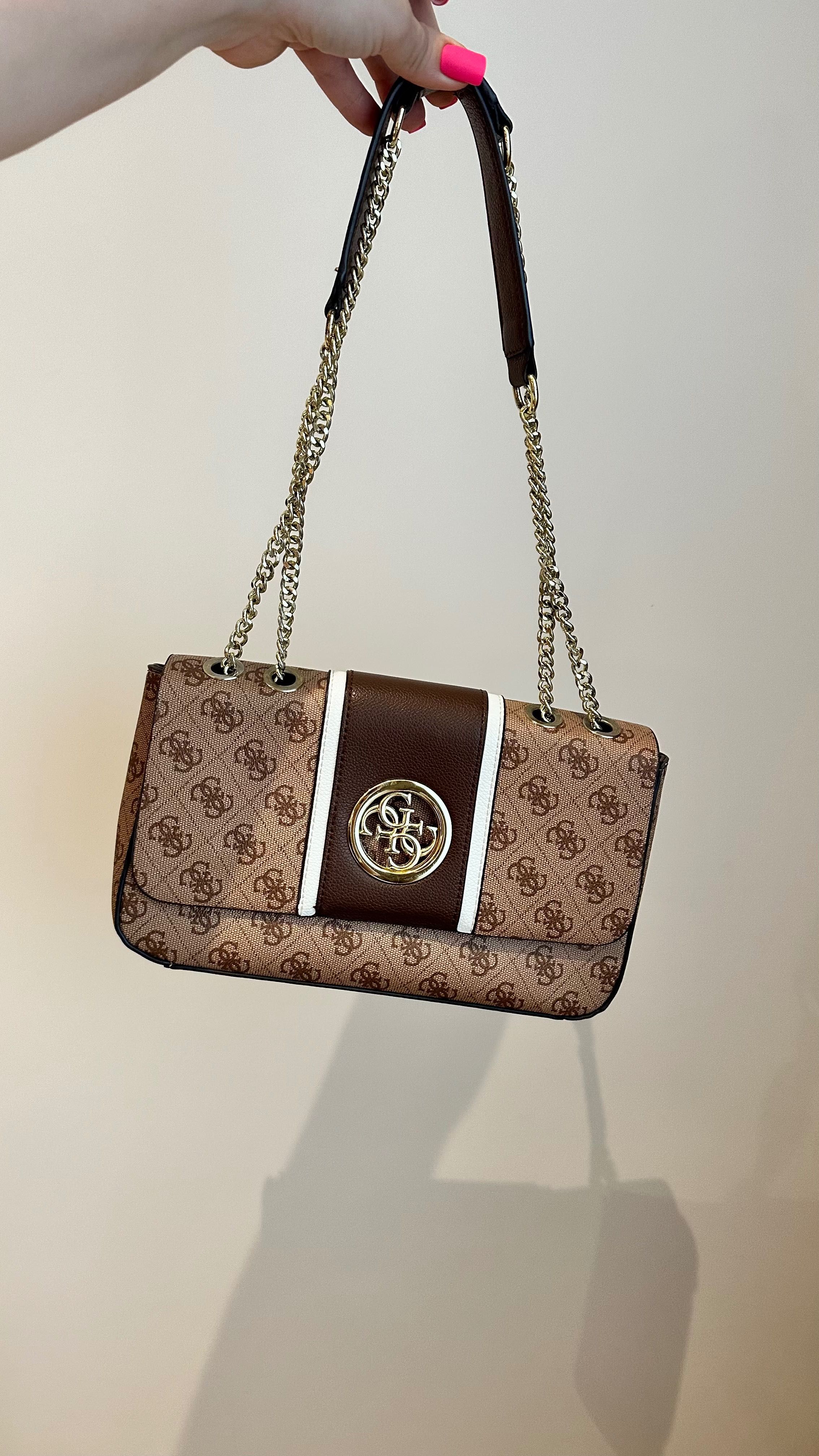 Дамска чанта GUESS