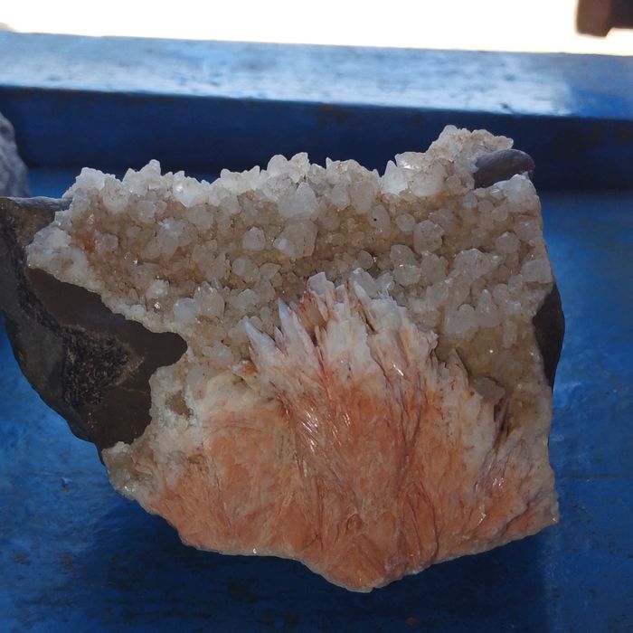 Sotiladi noyob turdagi (zeolit – stilbit va kvarts)