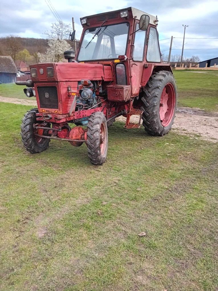 Vând tractor U651 4×4