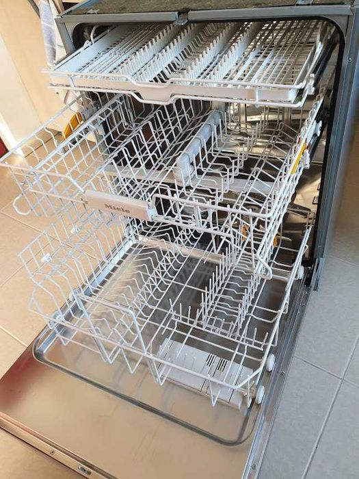 Инокс - Miele Съдомиялна - 14 Комплекта - Частично Вграждане - 60см