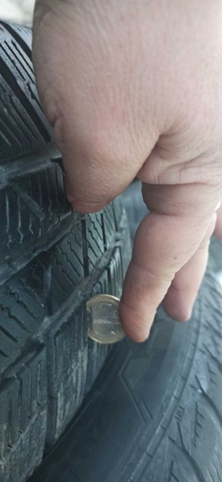 Продавам зимнa гумa  225/40/R18 цена 30лв