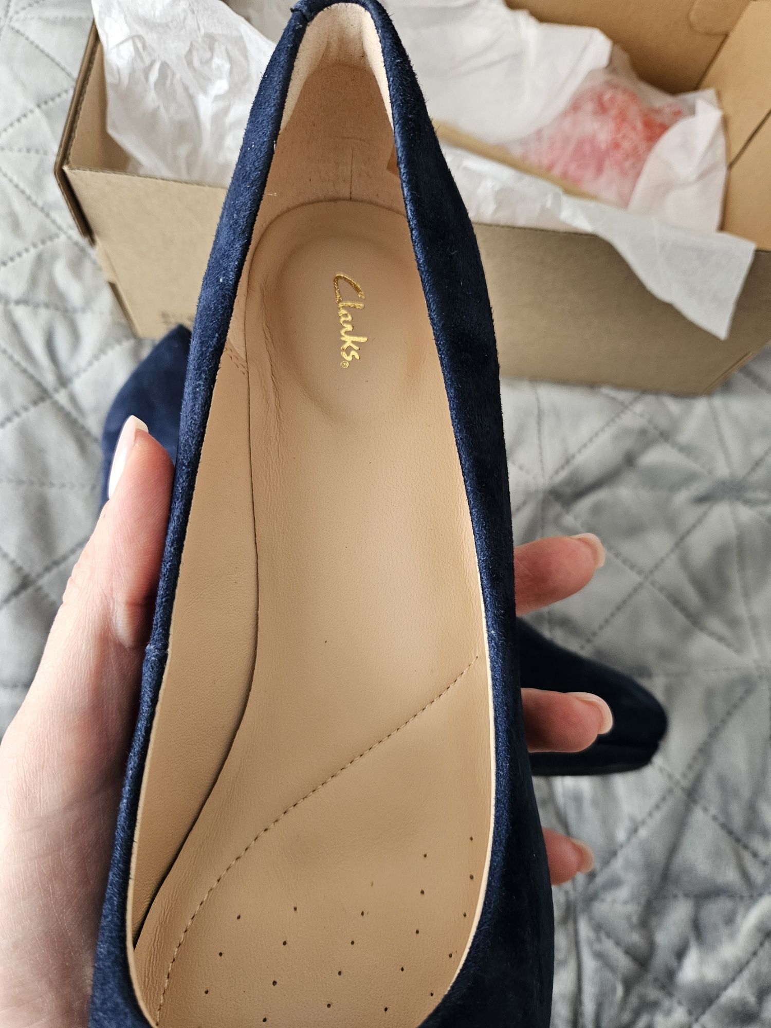 Clarks официални сини велурени обувки 39 номер 25.5см нови в кутия