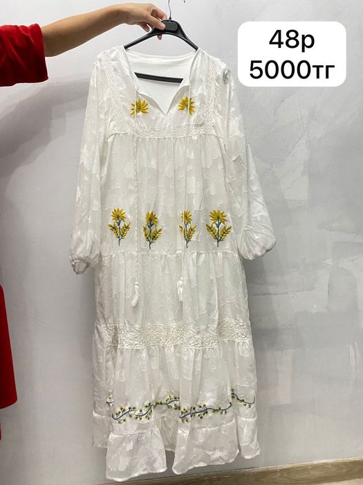 Киімдер сатылады