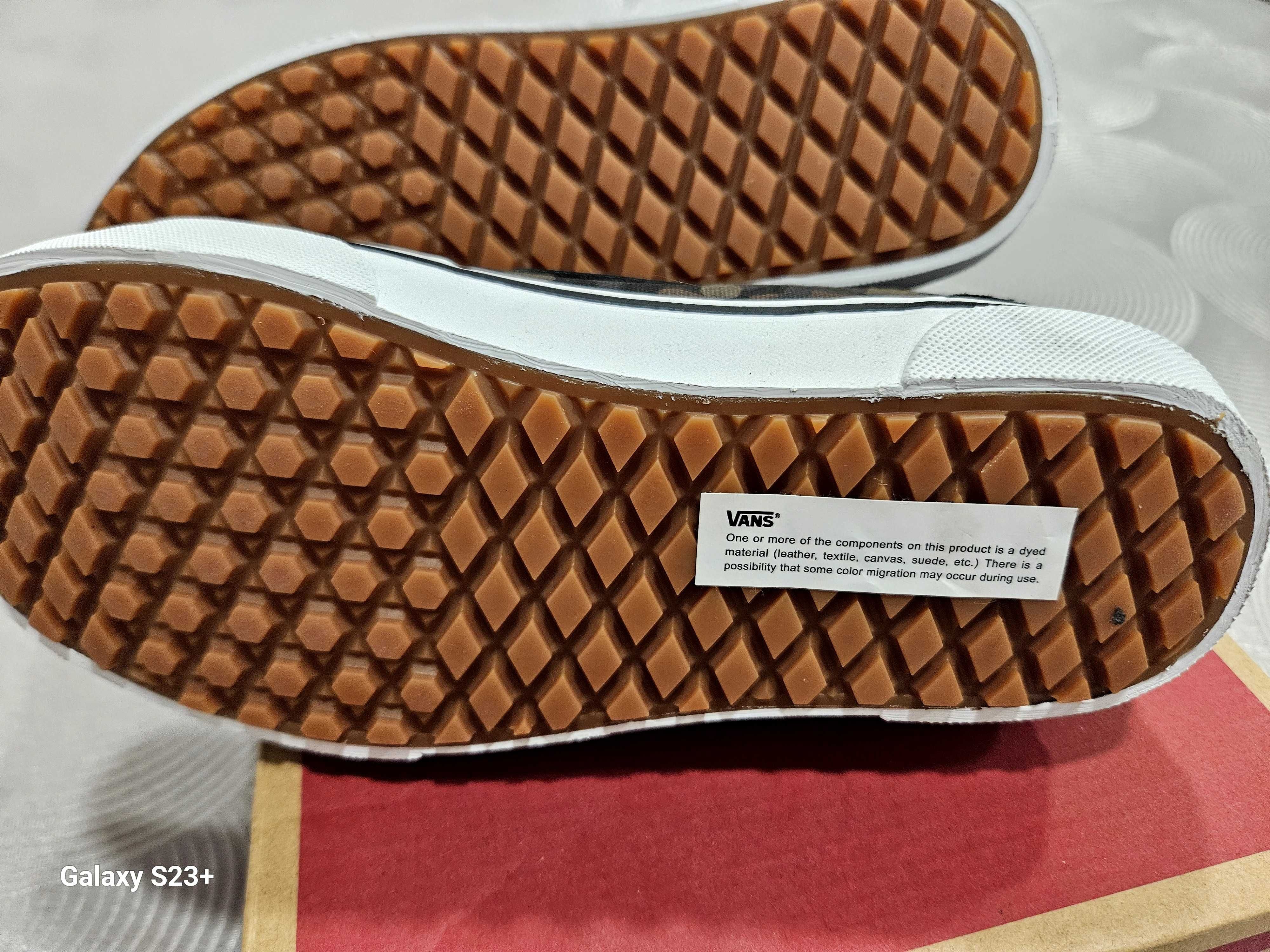 Нови!Детски кецове Vans. Номер -38