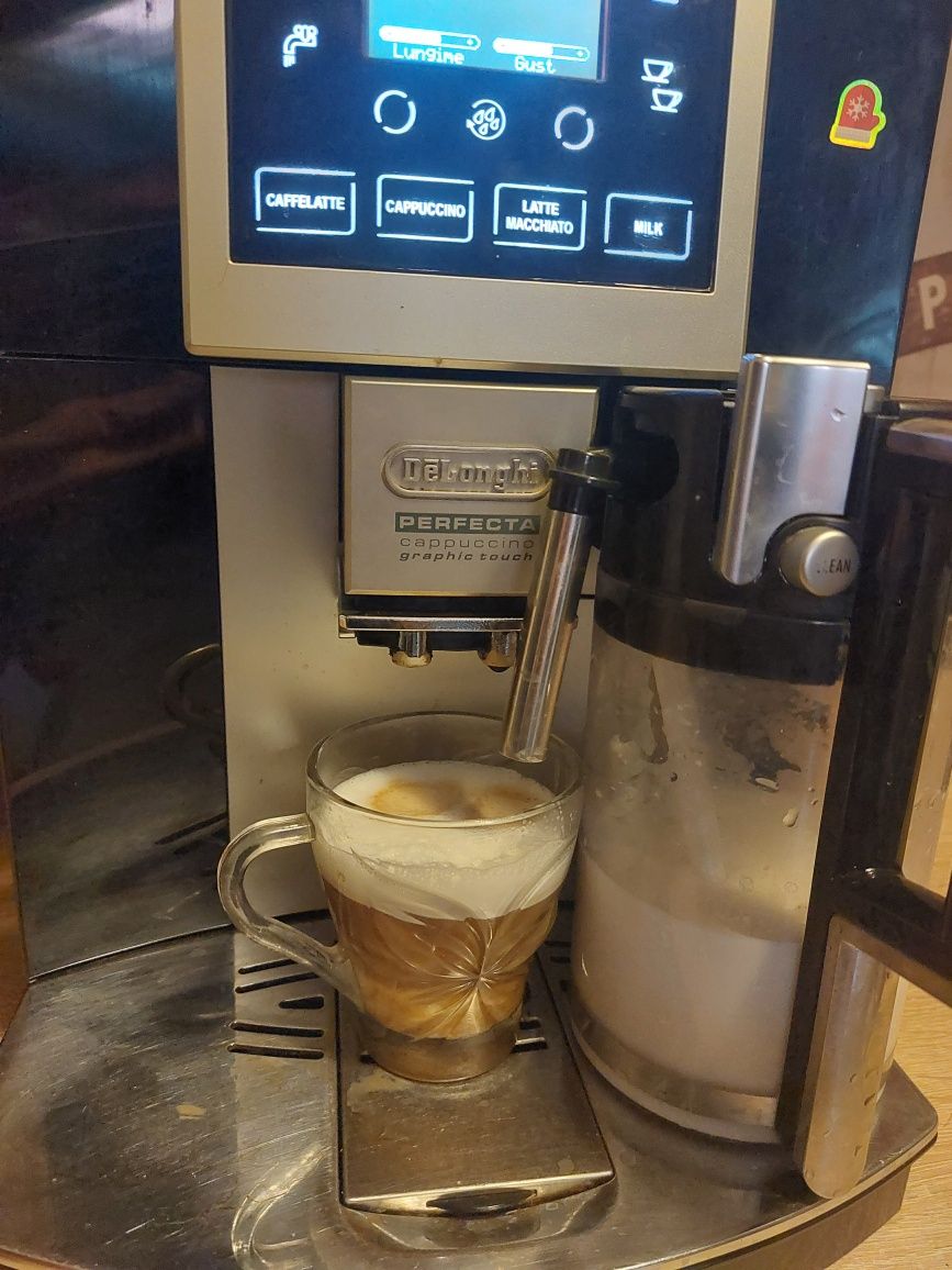 Vând expresor delonghi perfecta cappuccino touch