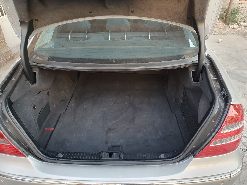 Mercedes benz E55 AMG