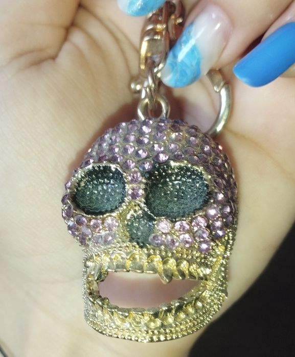 Vând cranii decorative