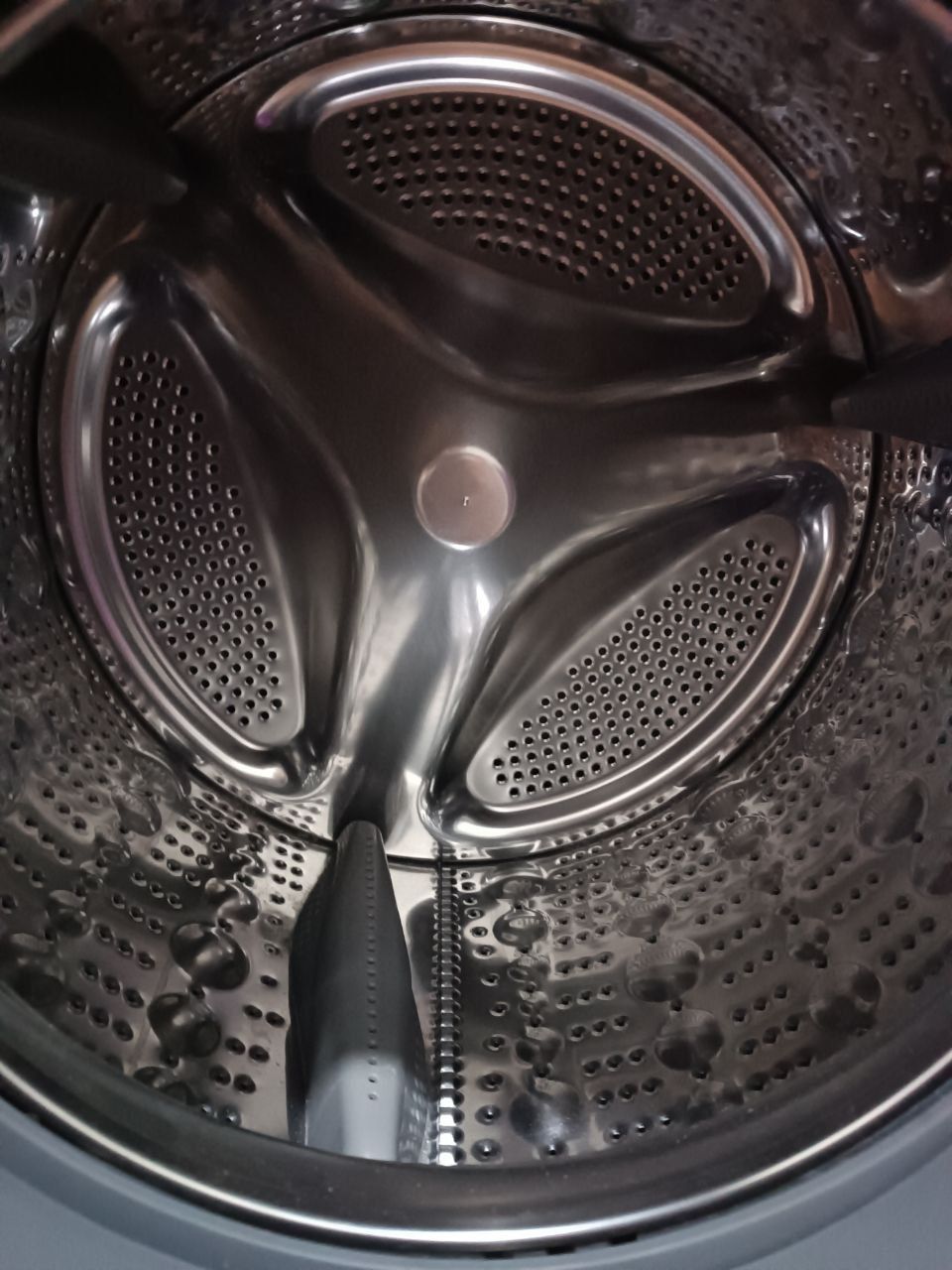 Продается стиральная машина LG 8 KG INVERTOR