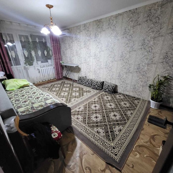 Продам двухкомнатную квартиру в 6 мкрн на 5 этаже