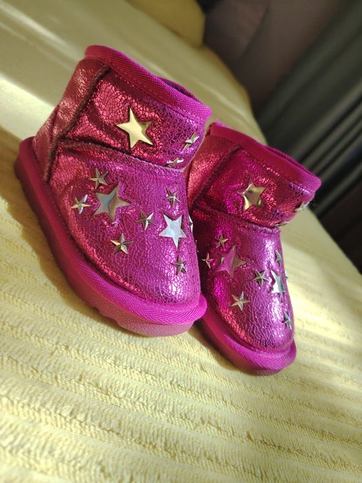 Новые тёплые уги на девочку