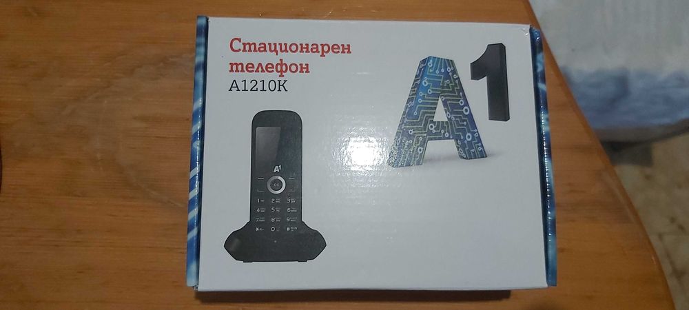 Продавам телефон с зарядно стойка и кутия нов на а1