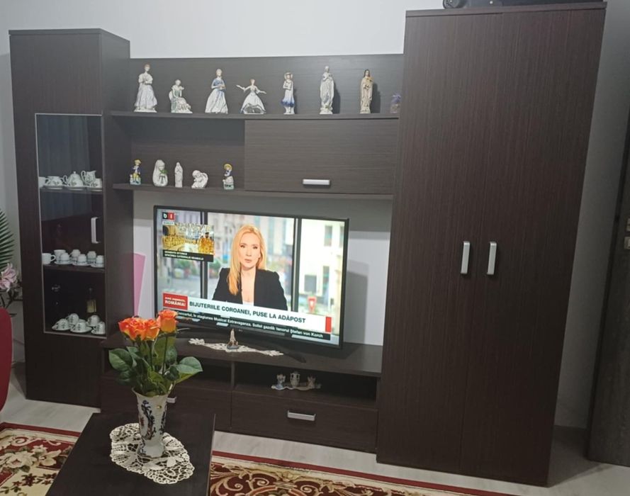 Vand mobila living cu 2 comode incluse