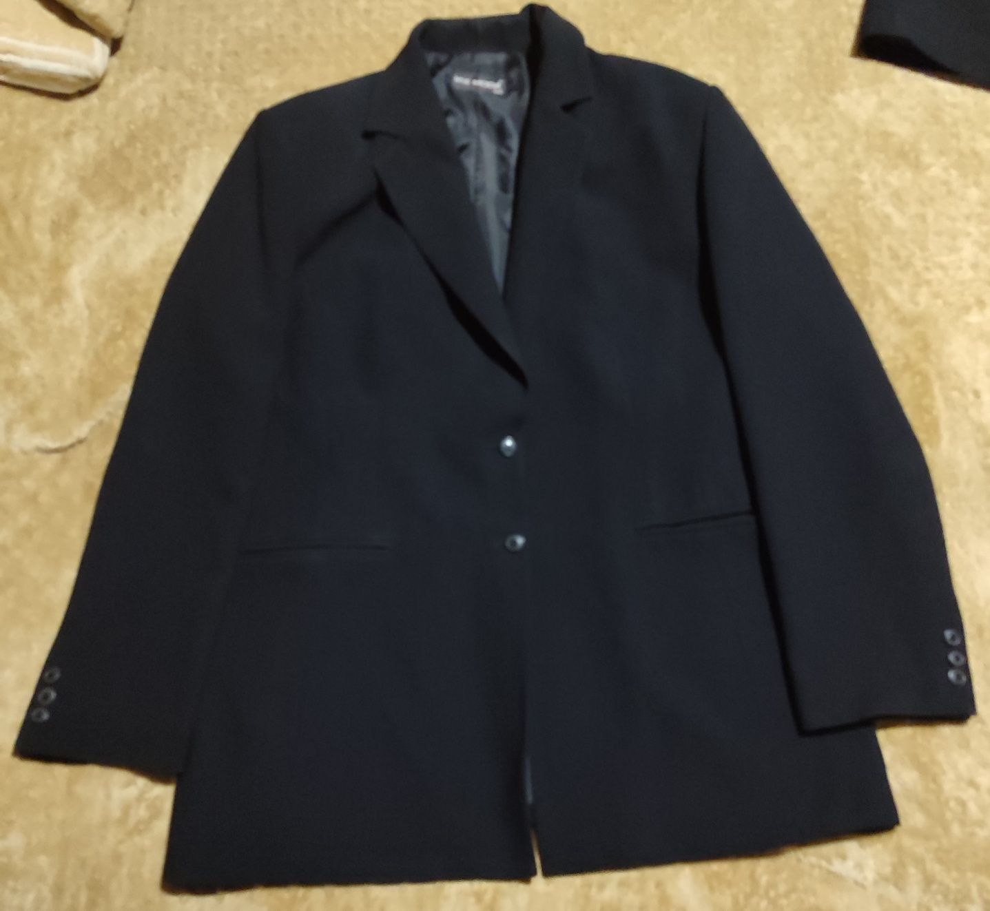 Продам  черные пиджаки