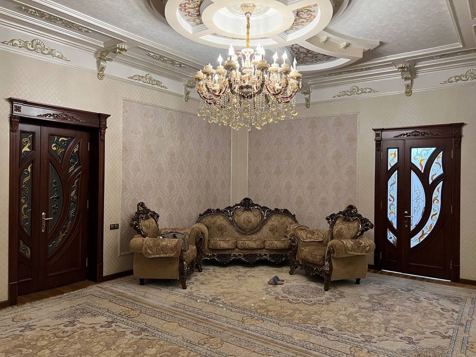 Сдаётся дом в Яккасарайском районе 10 комнат укомплектован с ремонтом