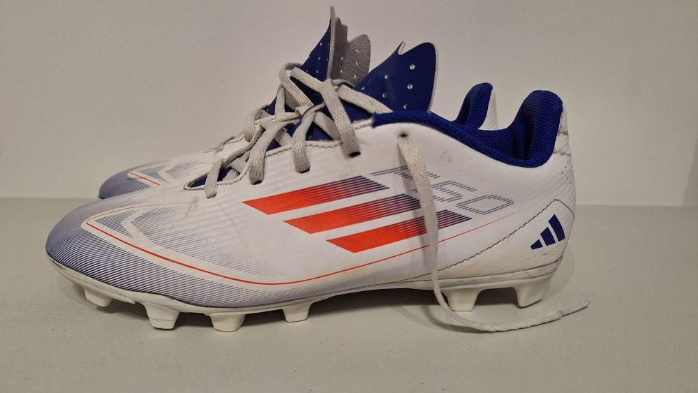 Ghete fotbal adidas F50 marimea 38.5