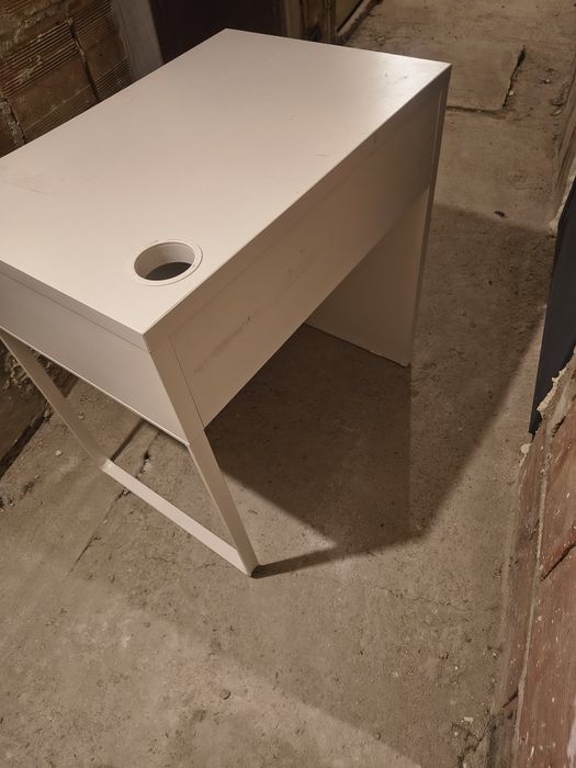 Продавам детско  компютърно  бюро Икеа