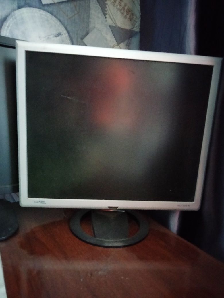 Продам мониторы 3 шт