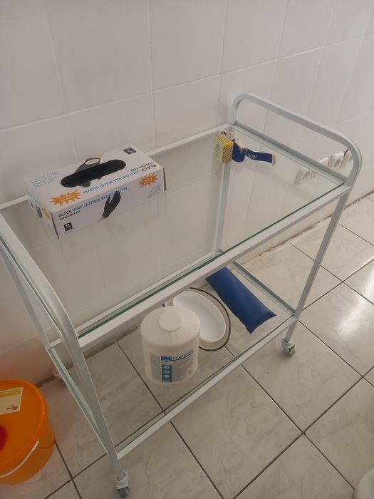 Продам манепулецоный стол медицинский.