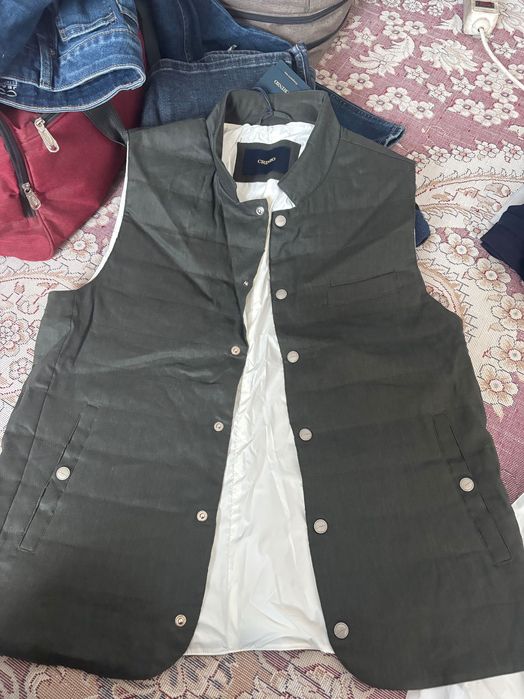 Жилеты сатылады. Жаңа, киілмеген, этикеткасымен.