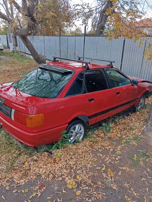 Продам Ауди 80, в аварийном состоянии