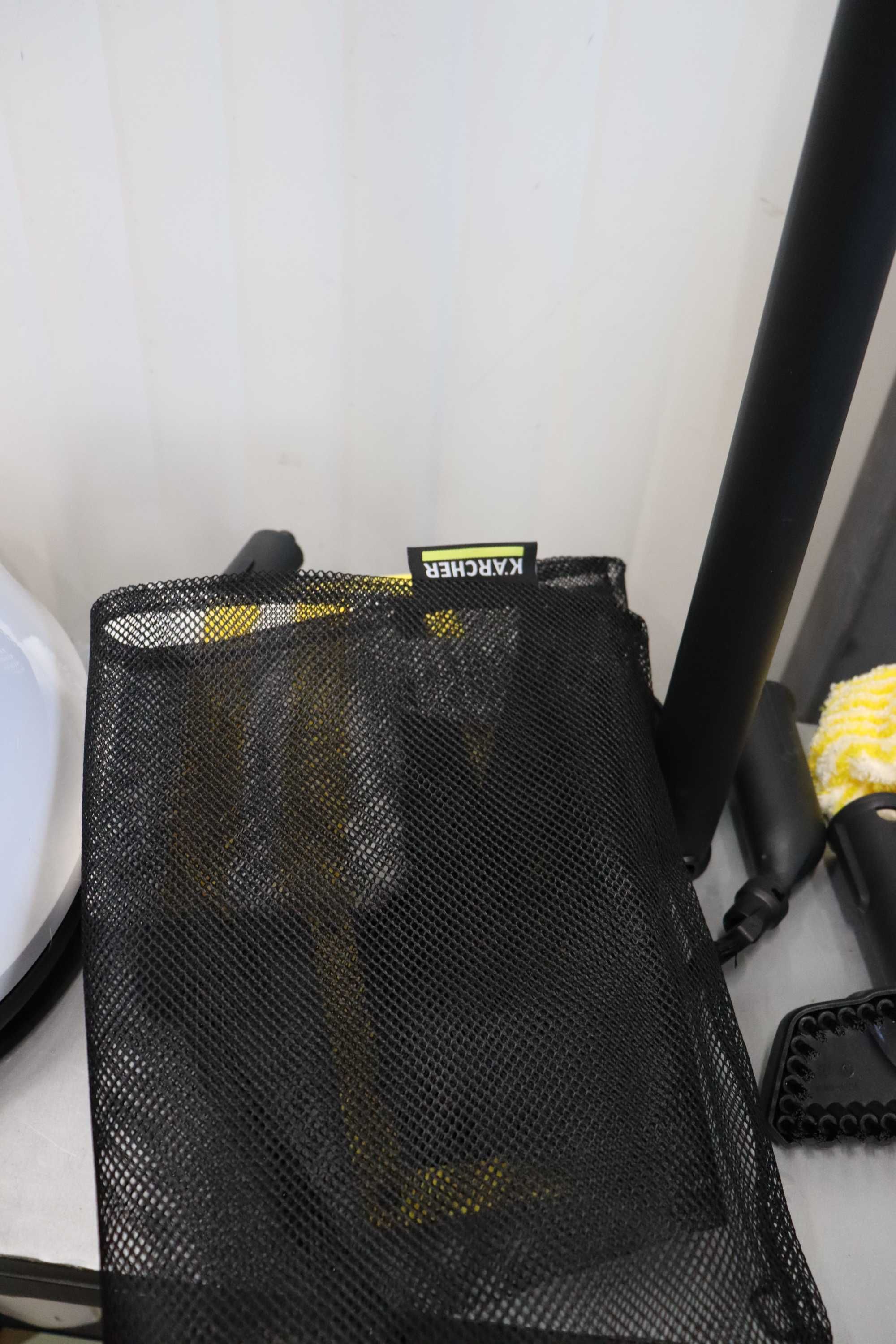 Парочистка Kärcher SC 2 Deluxe, Площ:75кв Резервоар 1л, 3,2 бар 1500W