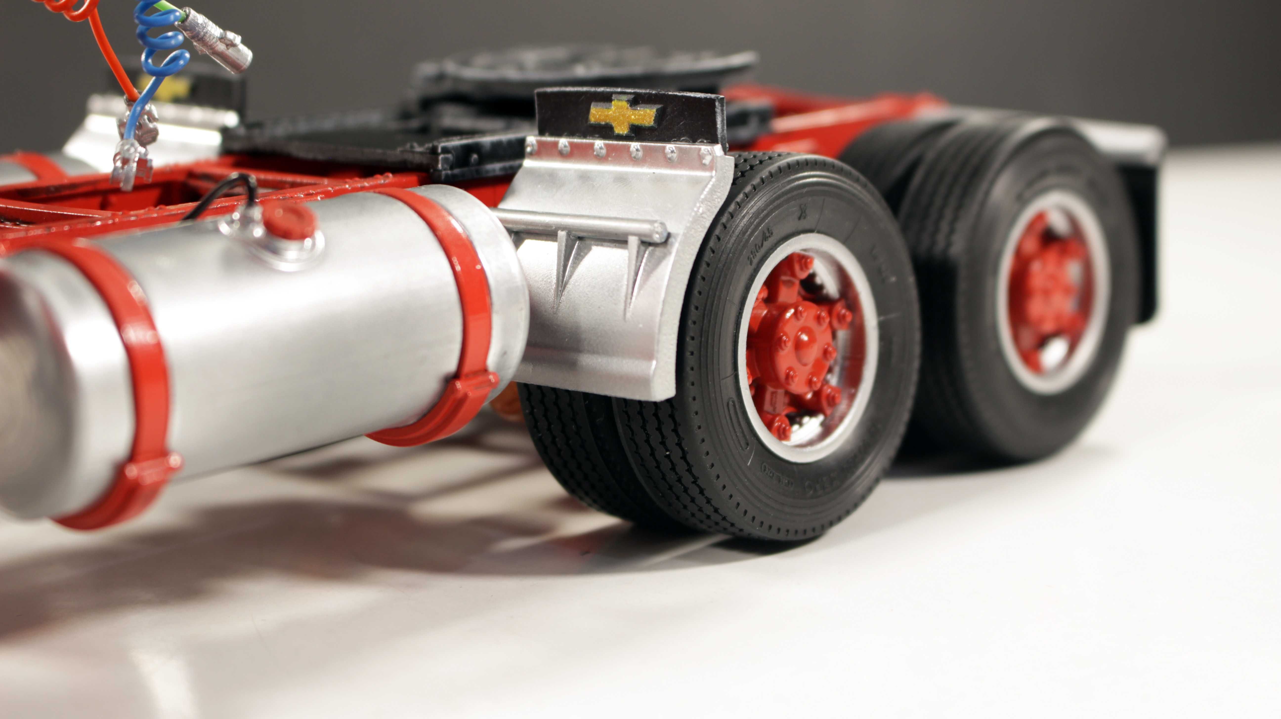 Влечак Камион Умален Модел Мащаб 1:24 Chevrolet M60 Truck Scale 1/24