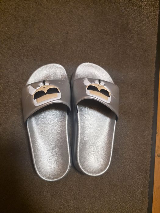 Vând șlapi Karl lagerfeld dama