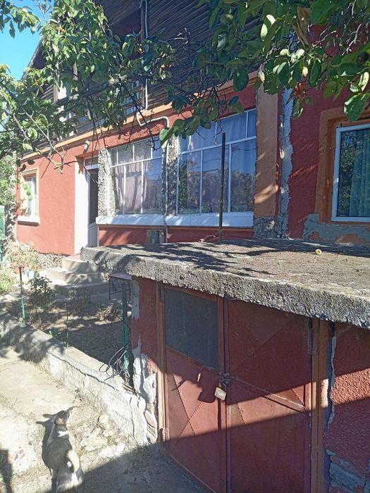 Vând casă în Com.Curtisoara, sat Linia din vale