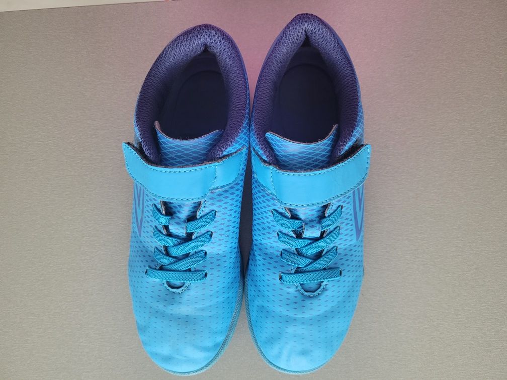 Маратонки за момче umbro