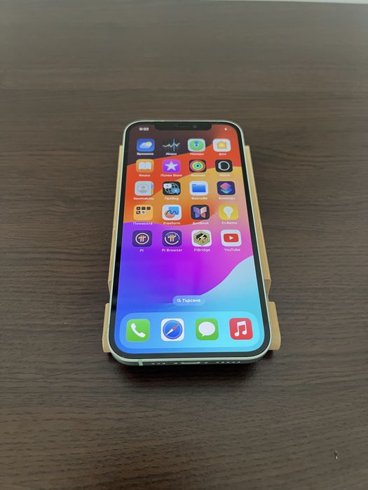 Продавам iPhone 12 – 64GB, с кутия!