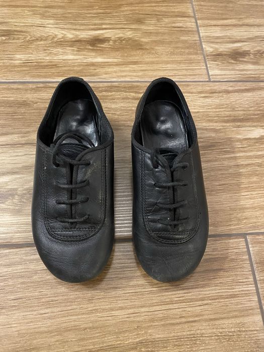 Vand pantofi dans sportiv