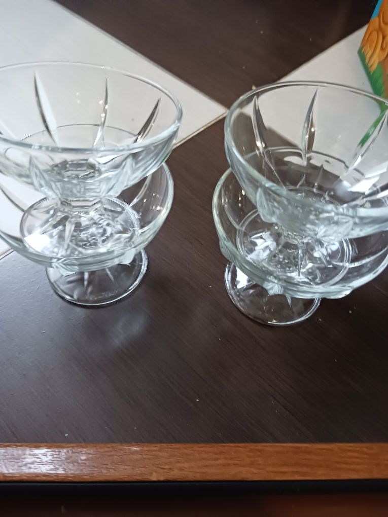 Стъклени чаши различни видове