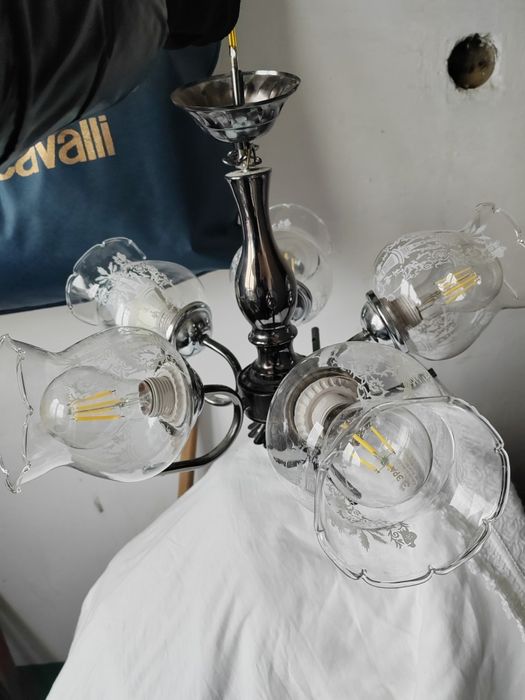 Продам люстру 5 рожковую