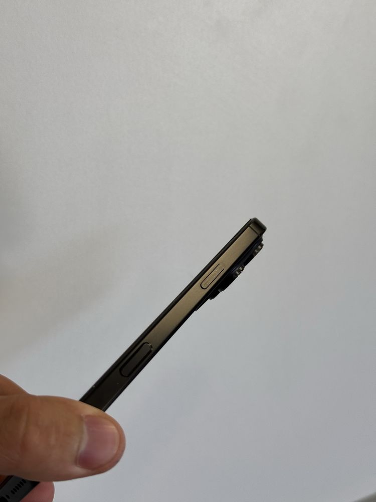 Продавам отличен iPhone 16 PRO MAX