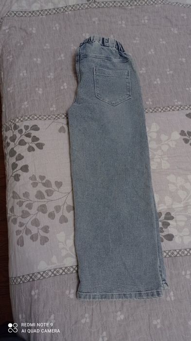 Джинсы 26 размер в отличном состоянии