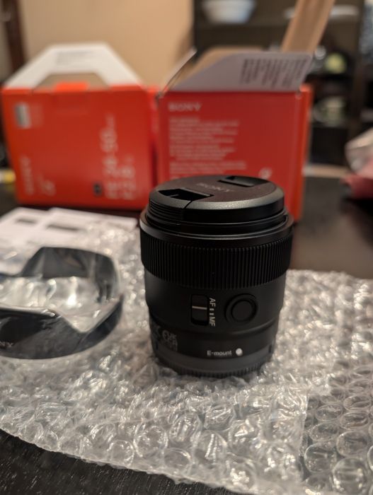 Sony E11mm F1.8 чисто нов