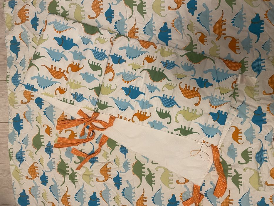 Patura si aparatoare patut dinozauri