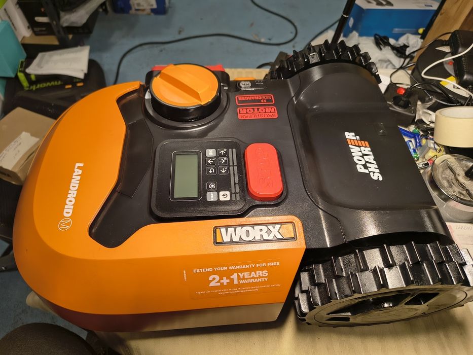 Косачка робот Worx Landroid M700, Ширина на косене 18 см, Батерия 20 V