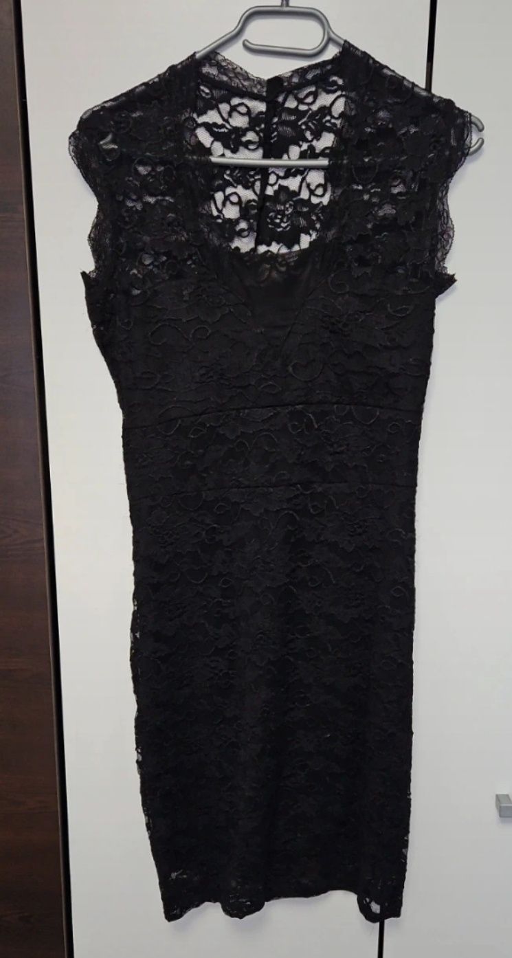 Rochie neagră din dantelă