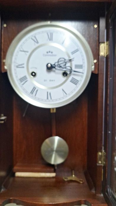 Ceas mecanic cu pendul si ornament cal.