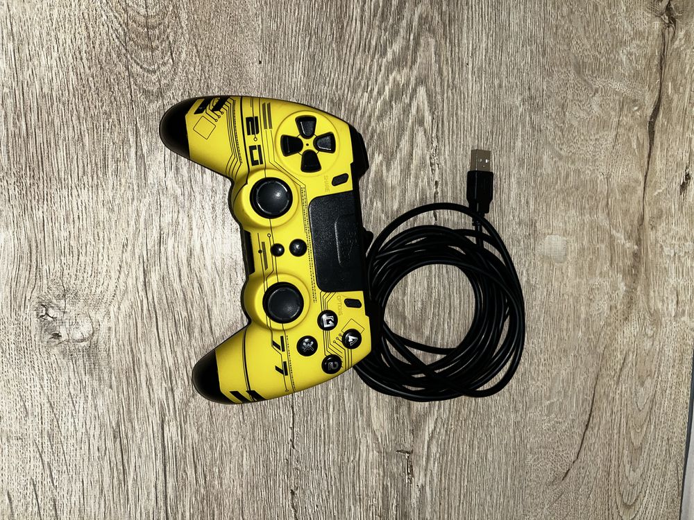 PlayStaytion 4 Slim + 2 контролера